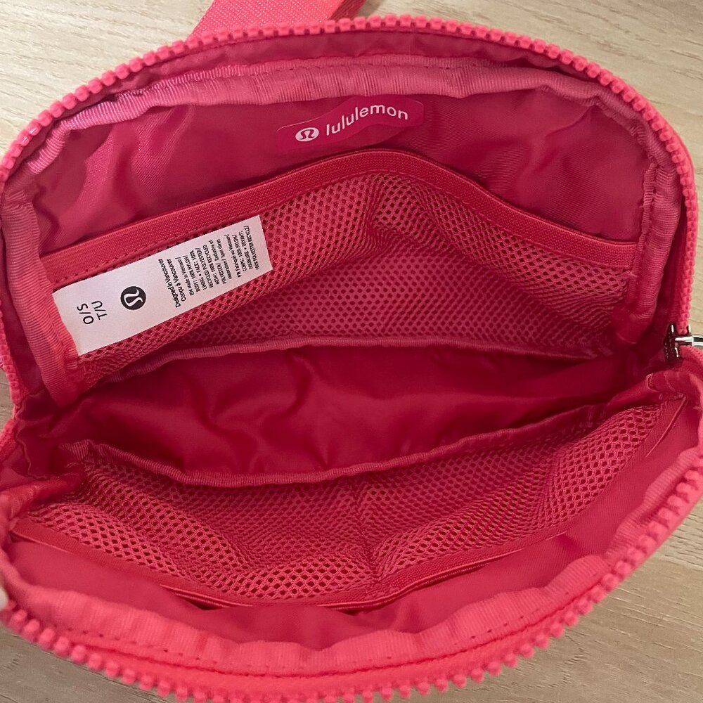 Lululemon Everywhere Belt Bag – Pink / Coral - Picture 3 of 3